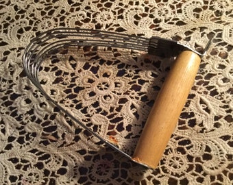 Vintage THUMB Print PASTRY BLENDER