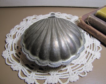 Silverplated Clam Shell Crumb Catcher - Silent Butler - Tarnished Patina