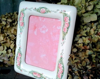 Vintage ceramic frame with beautiful Rose and vine detailing, sits on an easel back, pink floral image paper, glass included, cottage chic