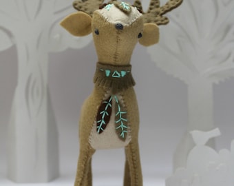 DIY deer kit. Craft Kit. Felt animal. Woodland plush. Home decor. Nursery. Gift. Decoration. Animal totem. Sewing pattern. DIY gift