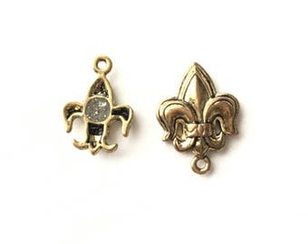 Magnet Clasp - fleur de lys clasps. Very unusual clasp . Brass antiqued clasps Only 2 left