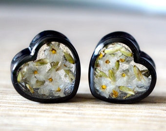 heart plugs bridal gauges real flower plugs wedding gauges floral plugs white flower tunnels 6g 4g 2g 0g 00g 1/2 9/16 5/8 11/16 13/16 7/8 1"
