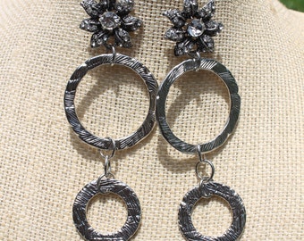 Flower Circle drop earrings