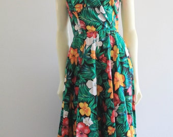 S A L E Rad 80's Vintage Large Print Floral Halter Dress