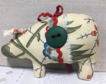 animal ornaments, red and green pig, tree ornaments, pig decor, farmhouse, shabby cottage, Christmas decorations