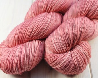 Skein hand - dyed Fingering - Merino & Nylon - 100 g / 425 m - Carnation