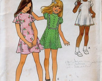 Not an easy one to find! Vintage Butterick sewing pattern #6608; Size 6 - Semi-fitted, princess-seamed dress - Complete