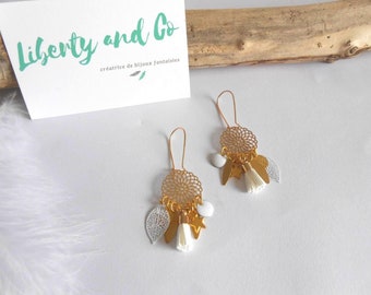 Earrings gilded with charms and PomPoms
