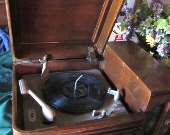 1948 Philco Radio Phonograph 48-1256