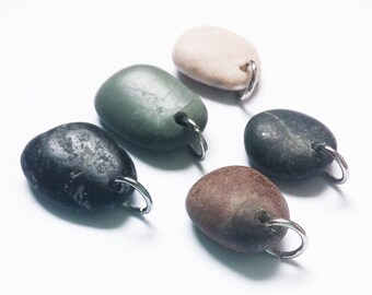 Beach stones charms pebble charms drilled stones pebble charms natural stone charms river rocks pendant river stones drilled (040)