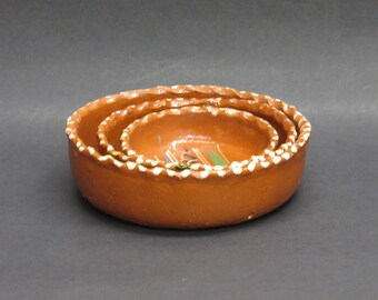 Vintage Terra Cotta Mexican Folk Art Round Nesting Dishes, Set of 3 (E9767)