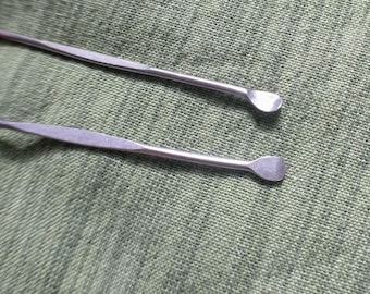 One tiny metal spatula, multipurpose, 81mm / 3 inch