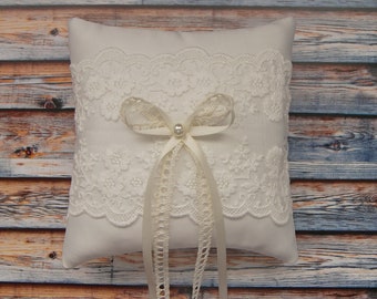 Ivory ring pillow with embroidered lace and pearl, Wedding ring pillow in vintage style, Lace ring bearer pillow, Ring cushion