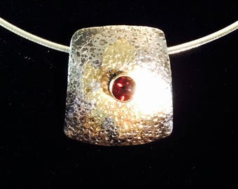 sterling silver pendant with ruby and 2 4ct gold kumboo