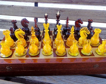 Soviet pressed amber ambroid + composite plastic material souvenir chess set (read description), Chess set vintage, made in USSR