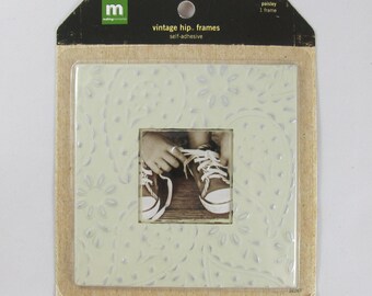 DOLLAR SALE - Making Memories Vintage Hip Frames - Paisley 26267 #SC021.2