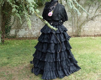 1860 dress old time Victorian 1860/1880. Old antique antique dress. antique 1880 crinolline, Bridal dress france down