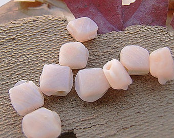 vintage! 25 beads tone nude (about 7 mm) diamond