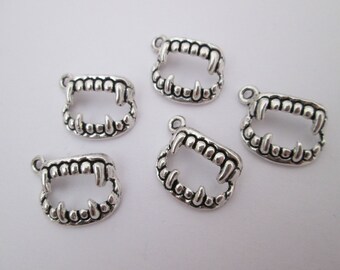 5 breloque vampire 17 x 12 mm en métal argenté