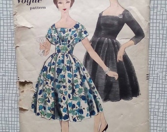1960s Dress - 32" Bust - Vogue 9794 - Vintage Sewing Pattern