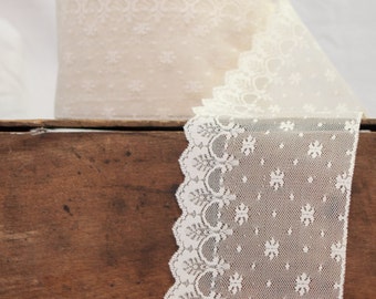 Classic beige lace, vintage ribbon of lace, wedding ornament ribbon lace, Millinery lace, beige lace, lace ribbon sold by meter, hat ribbon