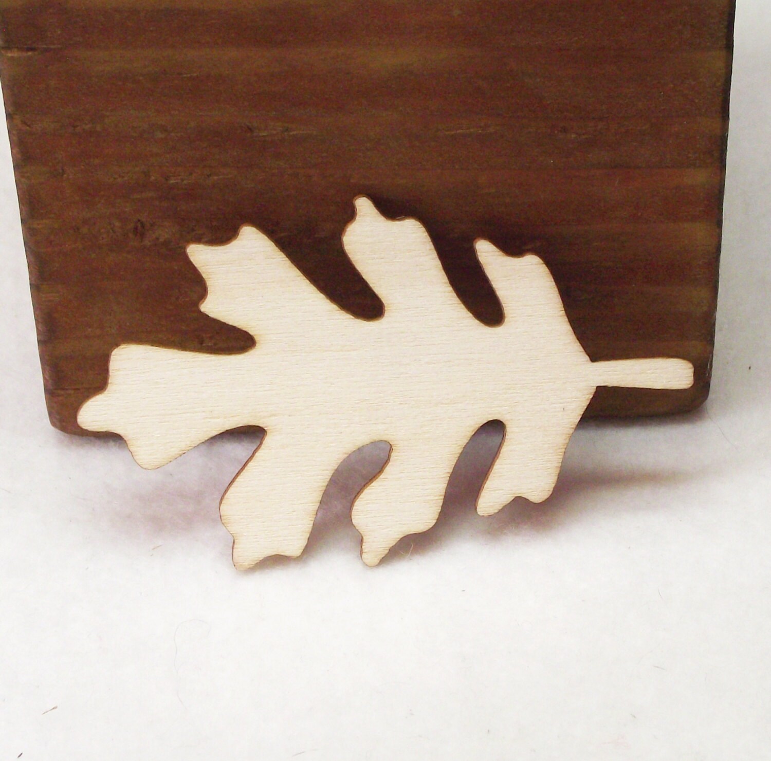 Natural Unfinished Wood Laser Cut Red Oak Leaves For Wood