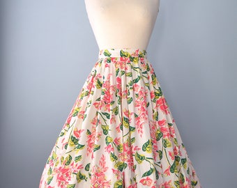 1950s Cotton Skirt...Darling Vintage Floral Print Cotton Full Skirt 26 Inch Waist