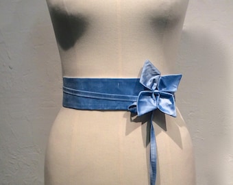 High waist light blue silk belt.