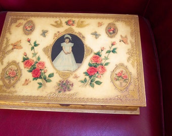 vintage jewelry or keepsakes box cerca 1930s