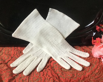 White Lace Gloves Vintage Small Ladies Cotton 1960s French Inspired Fish Net Lace Gloves
