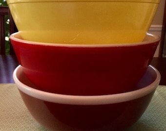 Pyrex Large Nesting Bowl