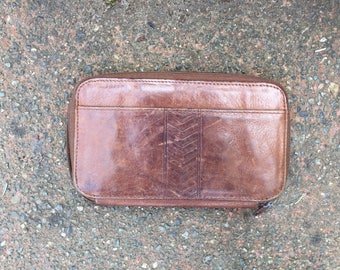 Vintage Brown Leather Wallet. Zip Up.