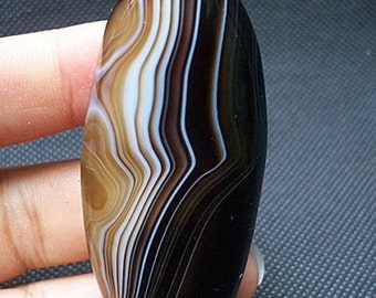 100 % NATURAL brown oval striped Uruguay agate GEMSTONE 64x29x15 mm