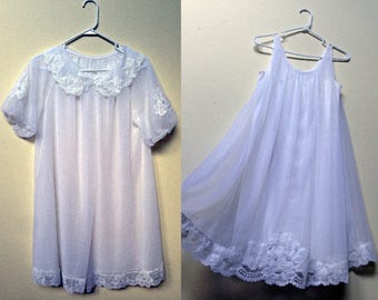 1960s Babydoll Nightgown & Peignoir / Sheer White Nightgown Set with Flower Accents / Full Flowing 1960s Vintage Nightgown Robe / Size S-M