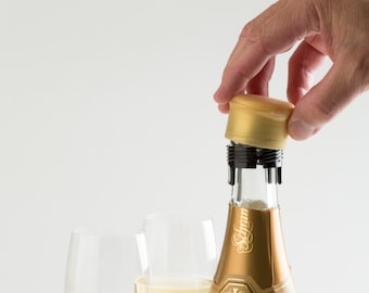 Champagne Stopper - CapaBubbles - Keep bubbles fresh for a week or more - Turn your champagne bottle into a screwcap
