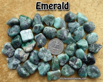 Emerald (medium) tumbled stone for crystal healing