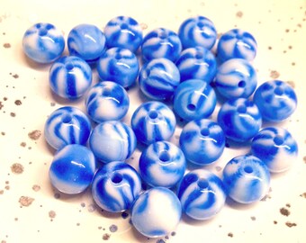 Set of 5 blue and white bicolor beads (14407) T44