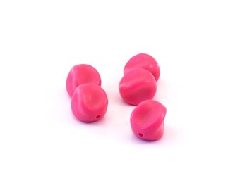 Set of 5 fuchsia twisted beads
