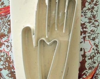 Heart in Hand / Primitive Folk Art Pin / Metal