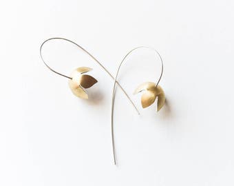 Flower Dangle Earrings, Bell Flower Earrings, Nature Jewelry, Wedding Jewelry, Gold Flower Earrings, Flower Earrings, Woodland Jewelry