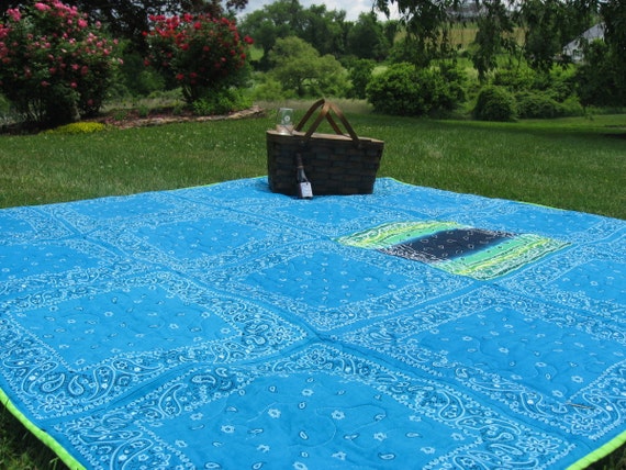 Beach Blanket with Pouch and 4 Stakes (Royal Blue, Medium ...