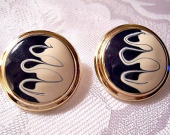 Dark Green Beige Swirl Disc Pierced Post Earrings Gold Tone Vintage Large Round Double Ribbed Edge
