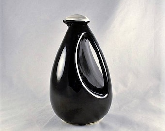 Carafe Pitcher Kenwood Black Bird Shawnee Pottery - Black & White MCM Deco Design