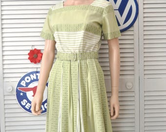 Vintage 60s 50s Womens Nelly Don Daywear Dress Matching Belt Metal Zipper Semi-full skirt Pastel Green & White Small Theater Costume