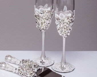 Personalized Wedding glasses and Cake Server Set cake cutter white silver wedding toasting flutes white wedding flutes cake wedding set of 4