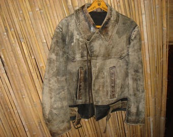 Age-old aviator jacket 1940 or 1950