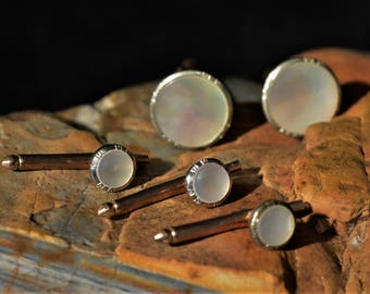 Correct Quality vintage mother of pearl set of 2 cufflinks and 3 shirt studs