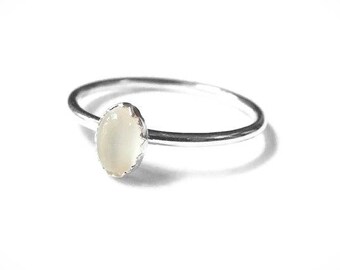 Sterling silver moonstone ring / Oval gemstone ring / oval ring / Silver stacking ring / Sterling silver ring gemstone stackable ring