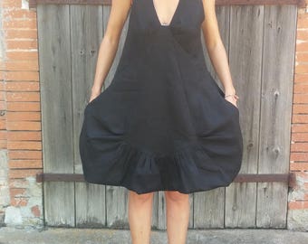 Black dress / flowery / pockets / Flared. 02817