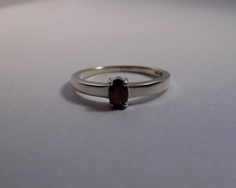 Sterling silver and garnet birthstone ring size 9
